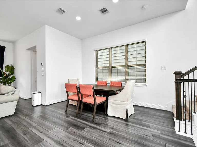 11012 Mikula Dr — Photo 31