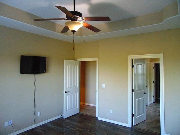 5th image of 305 Raintree Rd