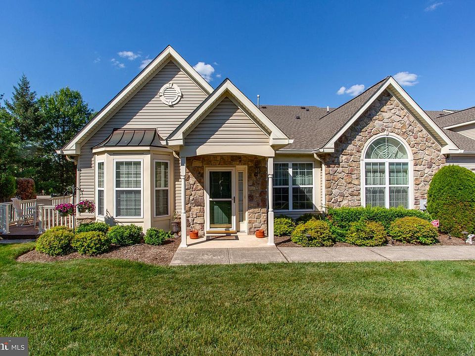 1st image of 23 Fairway Dr #23