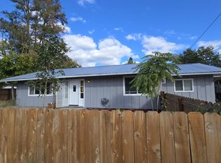 1725 SW G St, Grants Pass, OR 97526