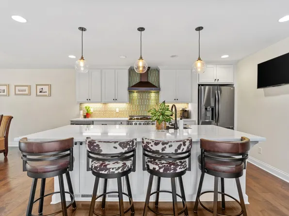 1805 Eagle Ridge Dr APT 8, Mendota Heights, MN 55118