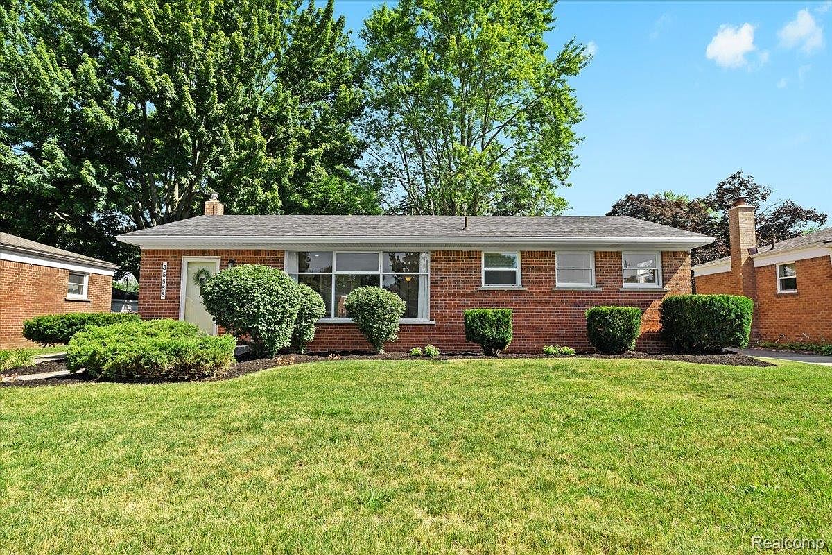 35888 Orangelawn St, Livonia, MI 48150 | Zillow