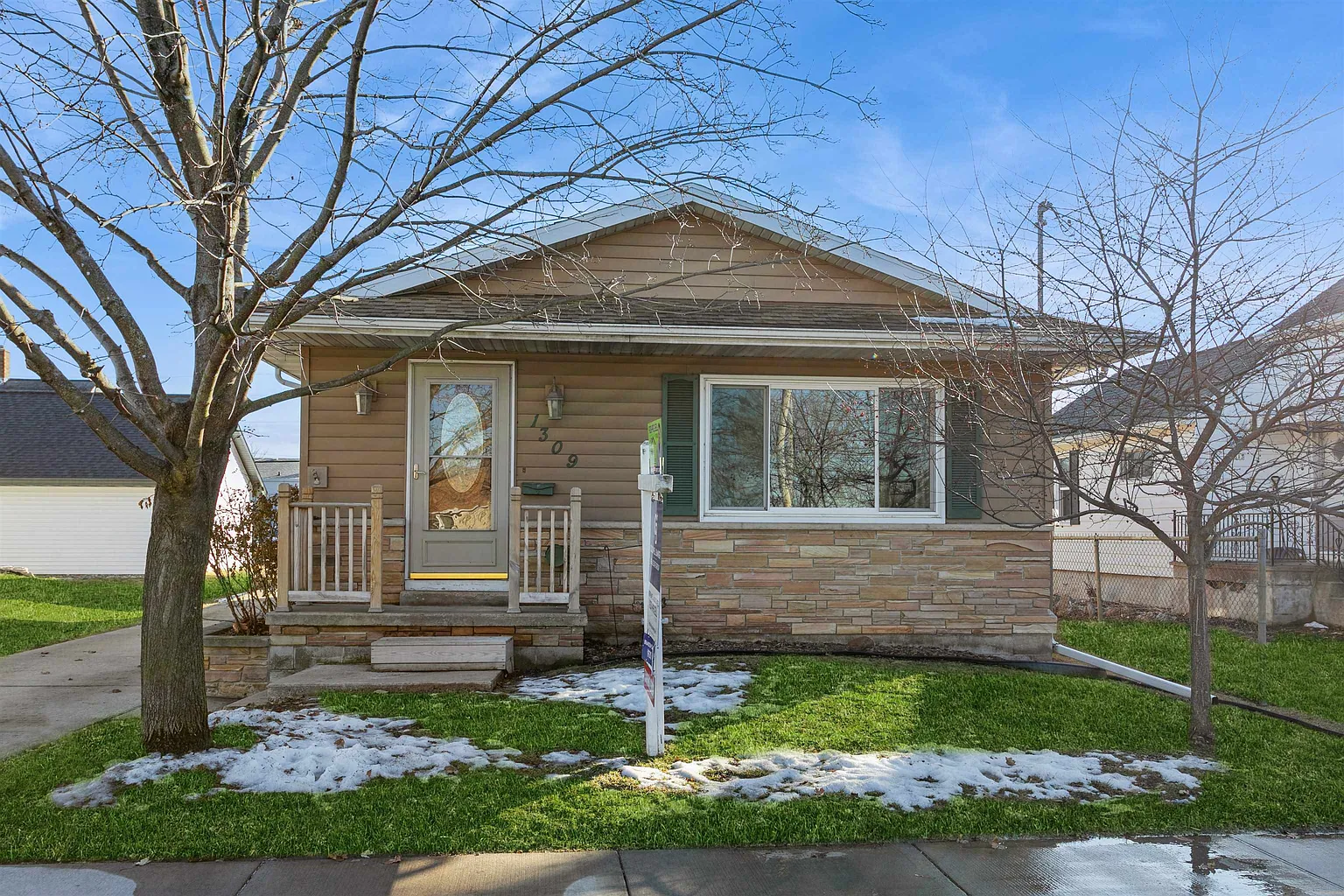 1309 Graham Ave photo 1