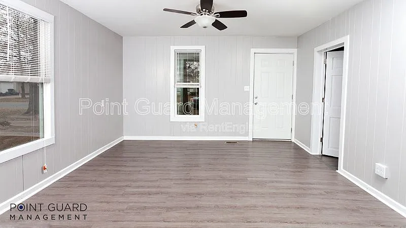 3 bed, 1.0 bath, 1032 sqft, $1,150 — Photo 2