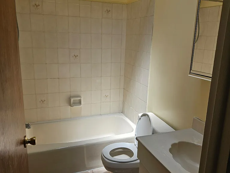 4612 Vista St — Photo 2