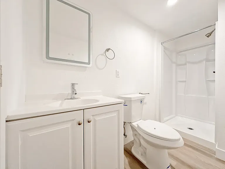 1363 W 35th St #1/4 — Photo 16