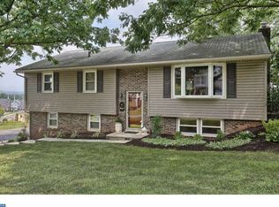 2 Westwood Dr, Stevens, PA