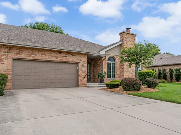 21121 Woodbridge Dr, Frankfort, IL 60423