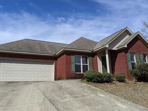 359 Ridgeview Dr, Millbrook, AL 36054
