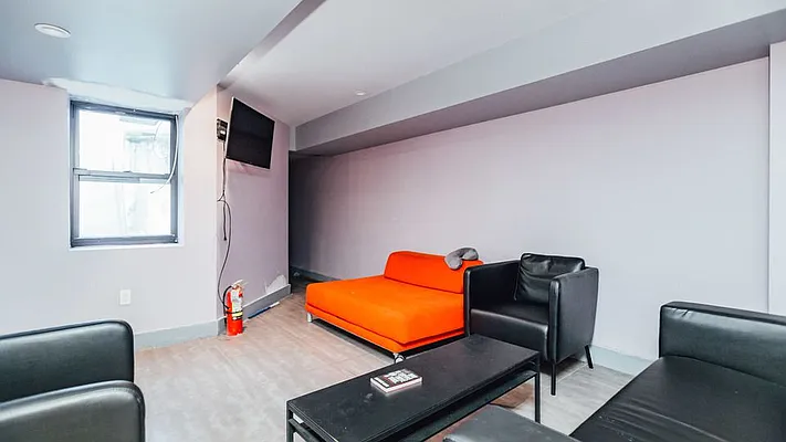 Rented by Nooklyn NYC LLC | media 69