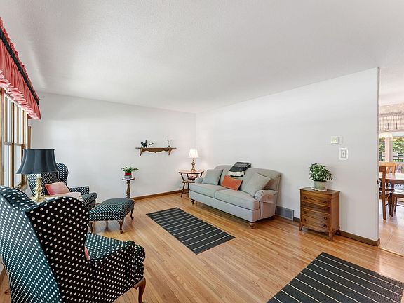 3rd image of 3645 Rolling View Dr