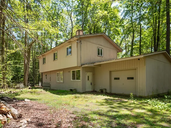 236 Gross Dr, Pocono Pines, PA 18350