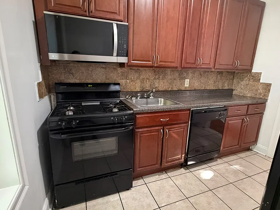 15 Gardner Ave #5E