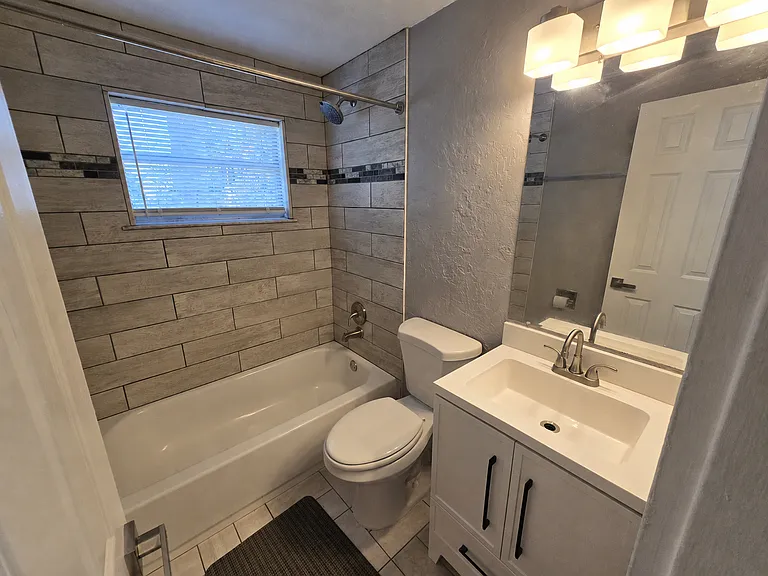 611 NE 10th Ave #1 — Photo 13