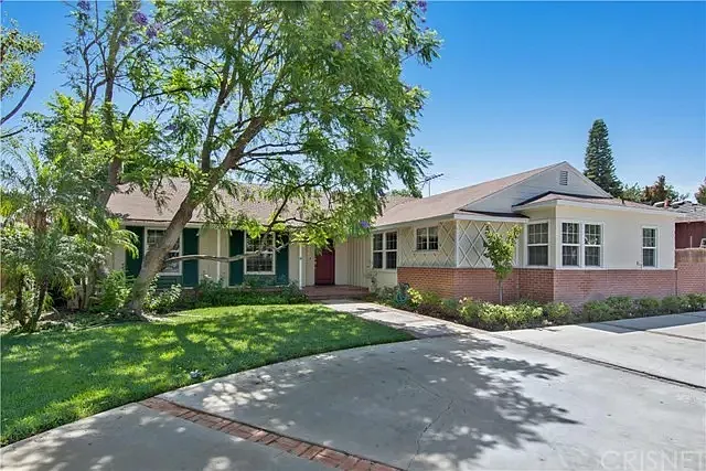 4 bed, 2221 sqft, $6,600 — Photo 2