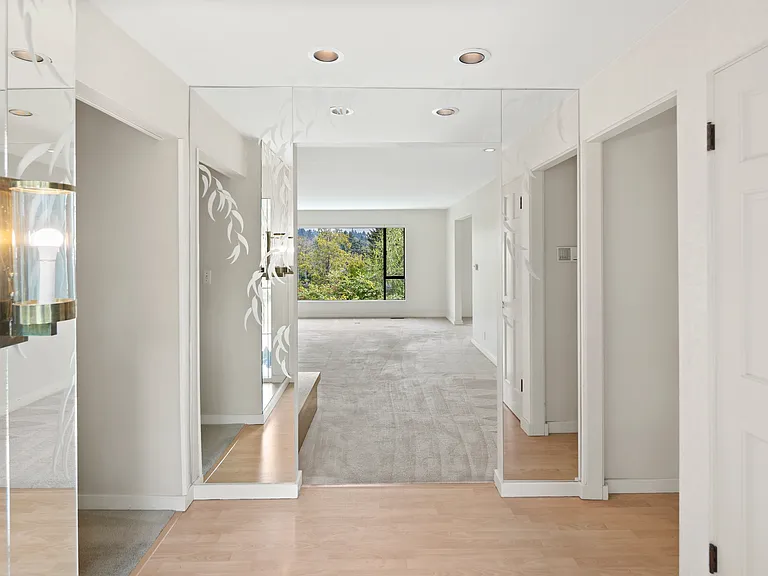 10540 11th Ave NW — Photo 3