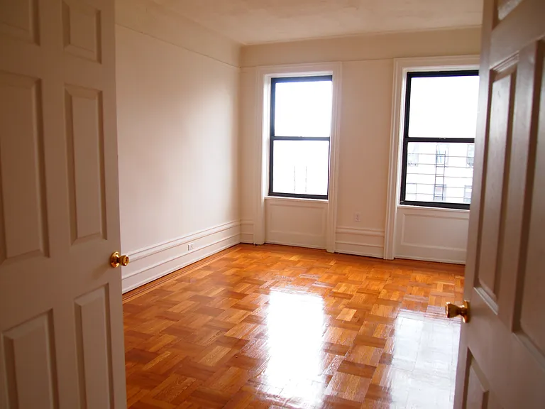 83-02 Cornish Ave #1L — Photo 2