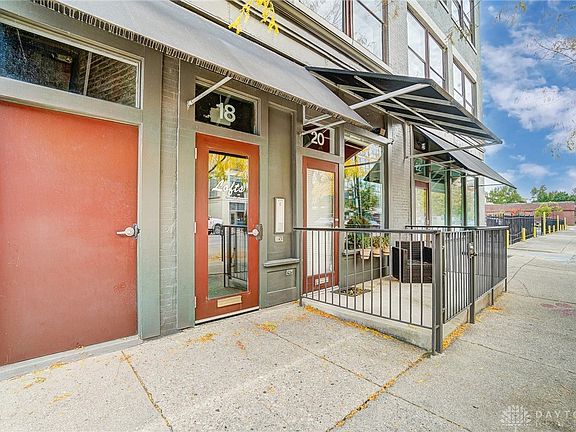 4th image of 18 S Saint Clair St Suite 201