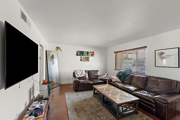 817 W Romo Jones St — Photo 3