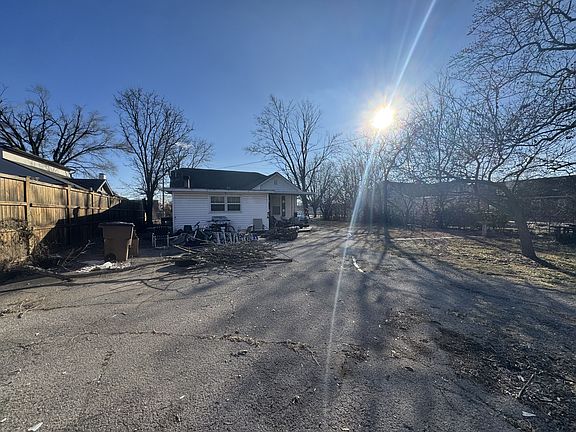 3rd image of 218 Antioch Pike