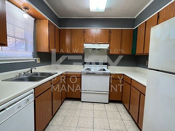 3rd image of 101 Vieux Orleans Cir #B