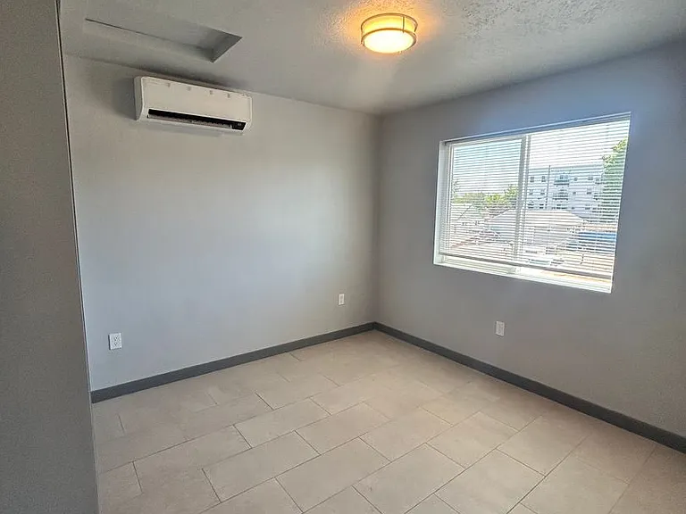 2106 S Vista Ave — Photo 7