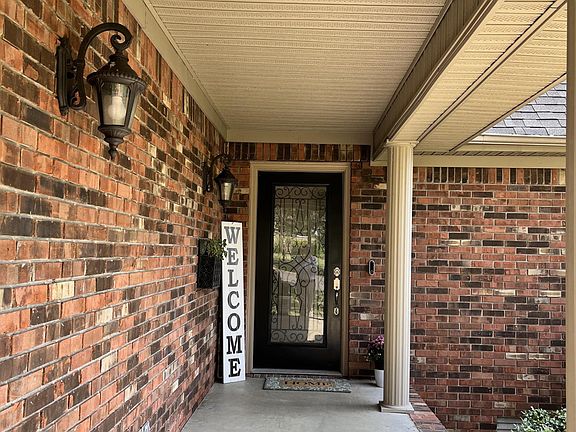 3rd image of 230 Palisades Cir