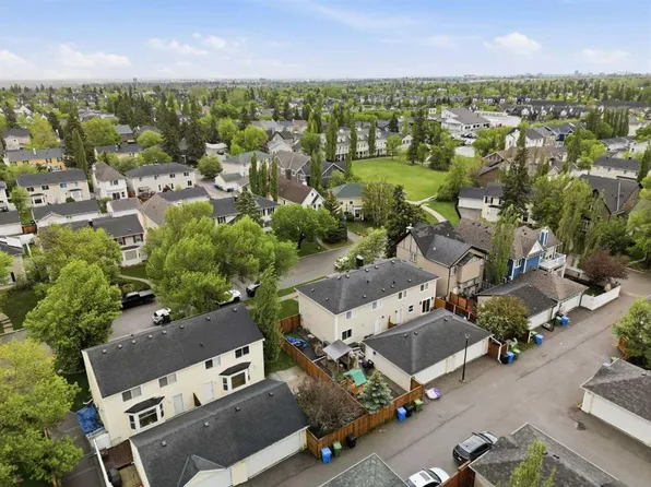 172 E Somme Mnr SW, Calgary, AB T2T 6L5