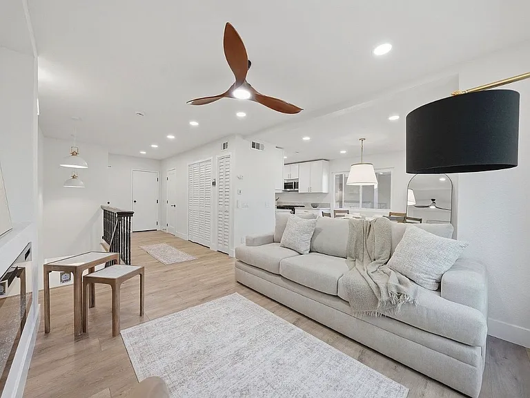 4210 Fiesta Way #3 — Photo 5
