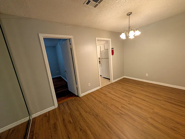 1305 Rebecca Ln — Photo 6