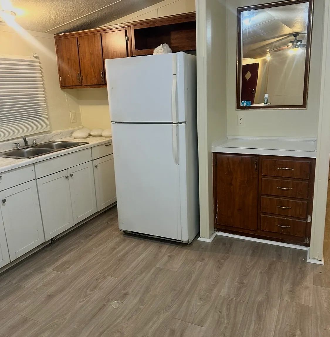 3 bed, $1,300 — Photo 2