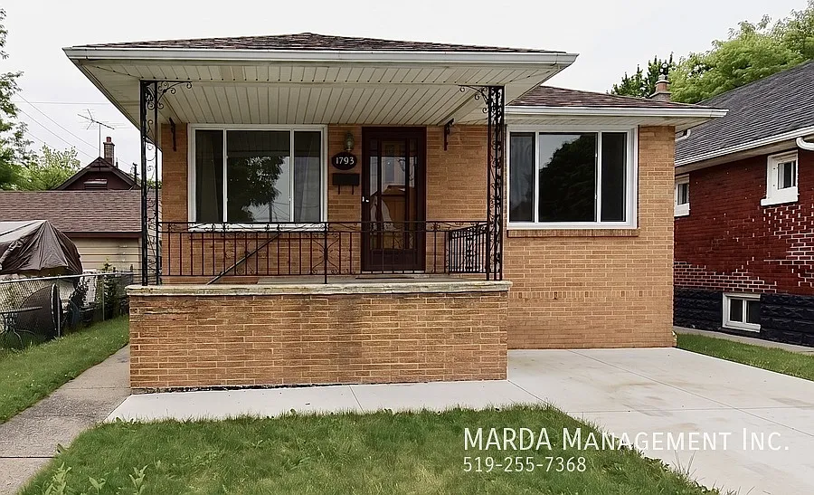 Spacious 3 Bed/2 Bath Home- Finished Basement-East Windsor + Utilities — Photo 1