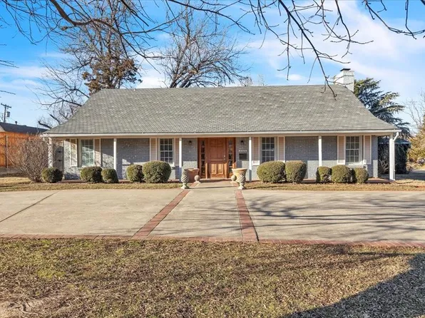 1801 Drakestone Ave, Nichols Hills, OK 73120