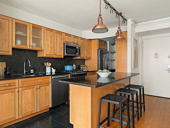 3rd image of 45 W 10th St APT 1F