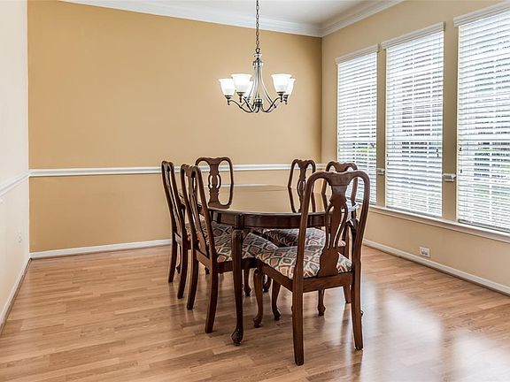 5th image of 106 Nina Ln