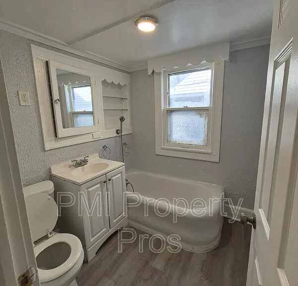 2517 W Hadley St — Photo 5