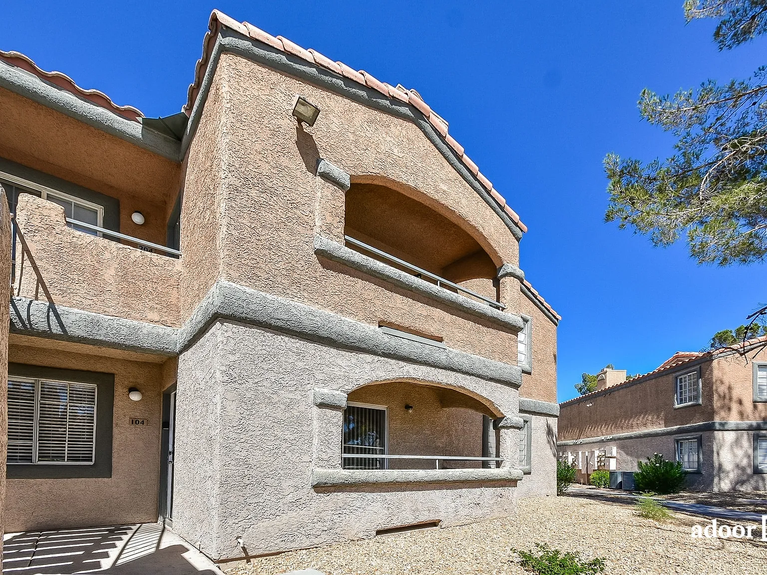 2 bed, 2.0 bath, 876 sqft, $1,445 — Photo 2