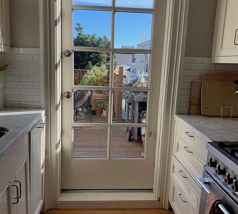 5th image of 2125A Bush St