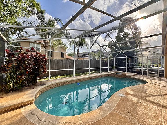 5th image of 641 Samantha Ln