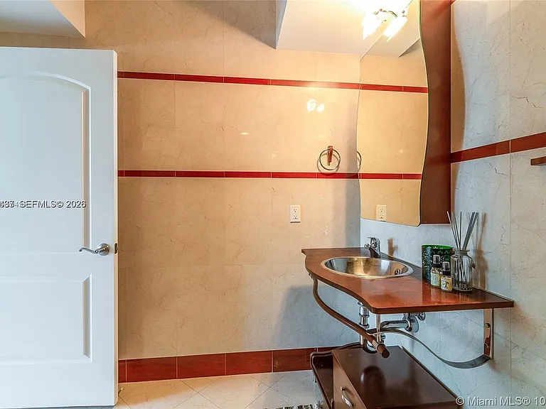 110 Washington Ave #1710 — Photo 7