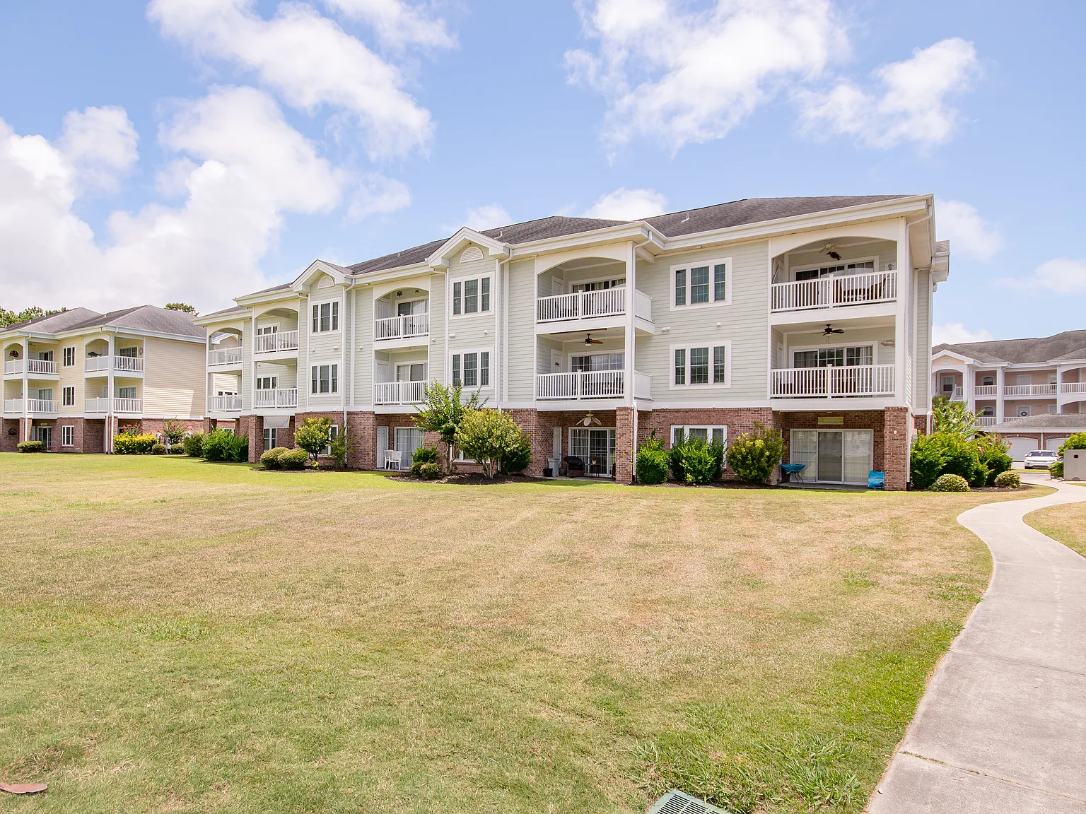 2 bed, 950 sqft, $1,800 — Photo 4