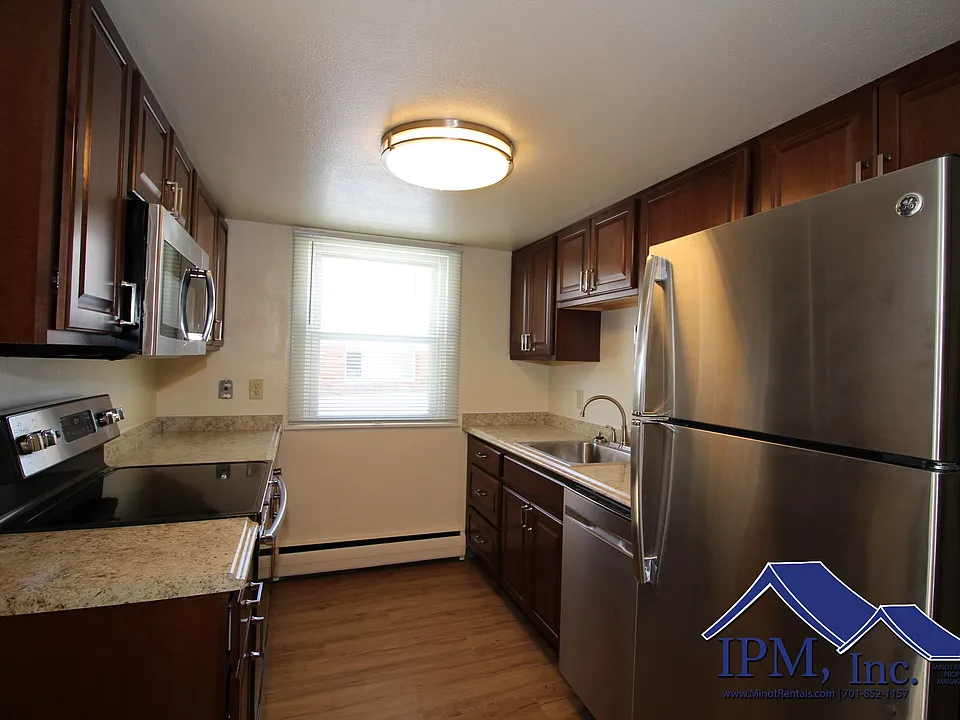 1027 Delmar Kitchen- Watermarked_09242020