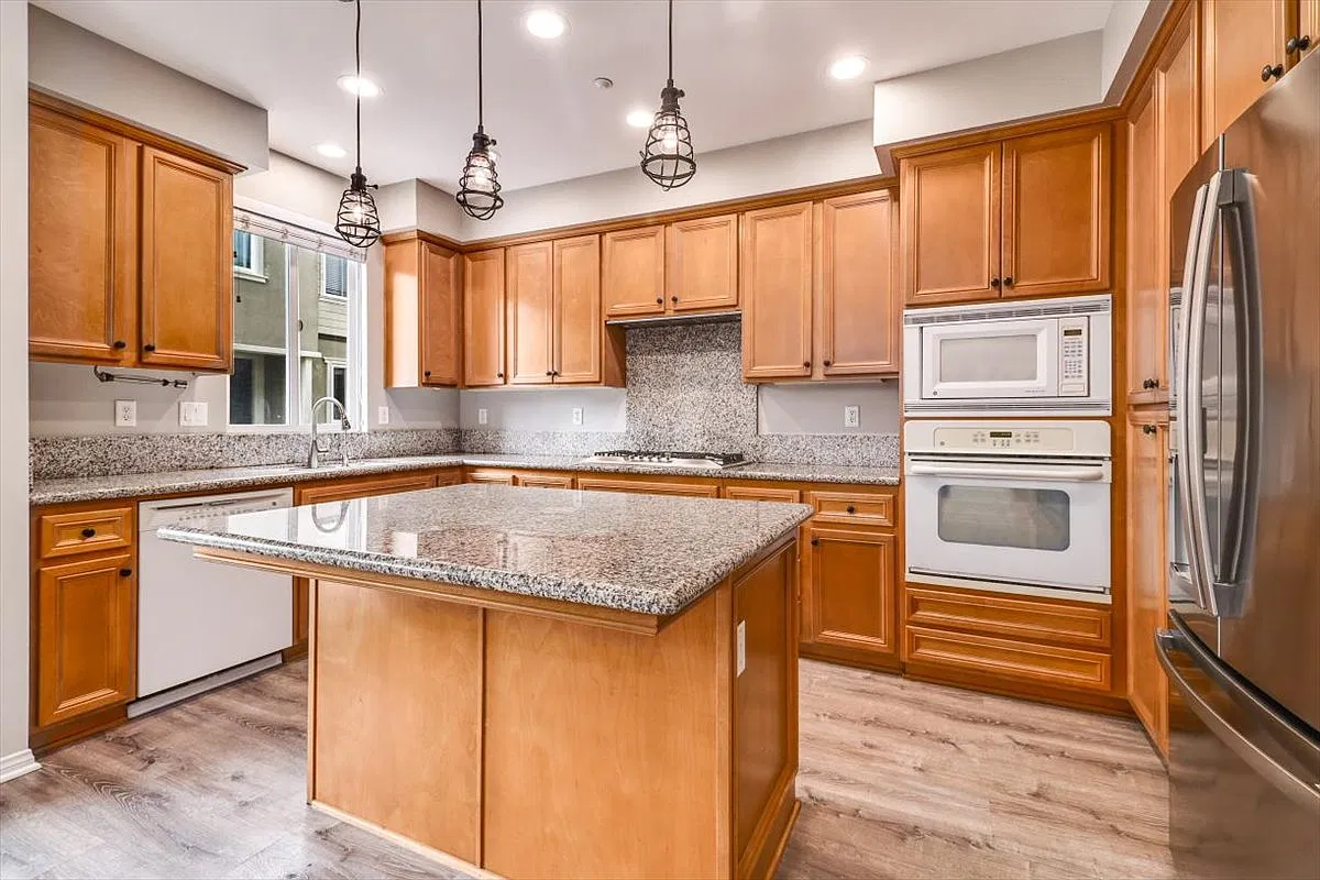 4 bed, 2.5 bath, 1750 sqft, $6,000 — Photo 4