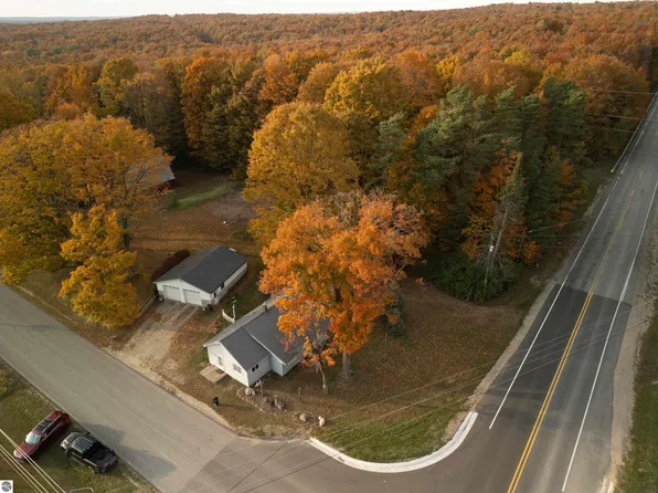 5981 Croy Lake Rd NE, Mancelona, MI 49659