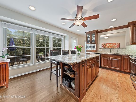 3rd image of 551 Revere Ave