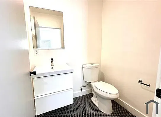 1580 W 30th St #3000 — Photo 7