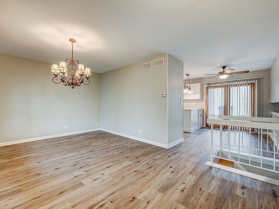3rd image of 4 N Birchwood Dr