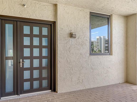 3rd image of 1045 GULF OF MEXICO DRIVE #301