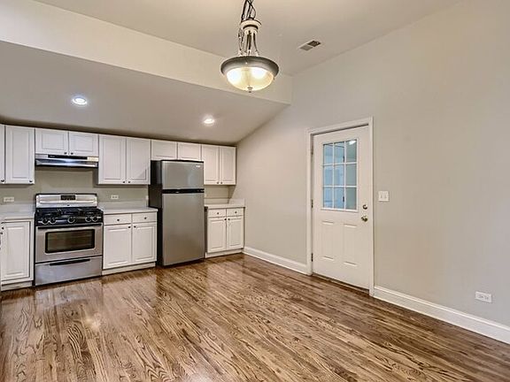 4th image of 306 E Illinois St