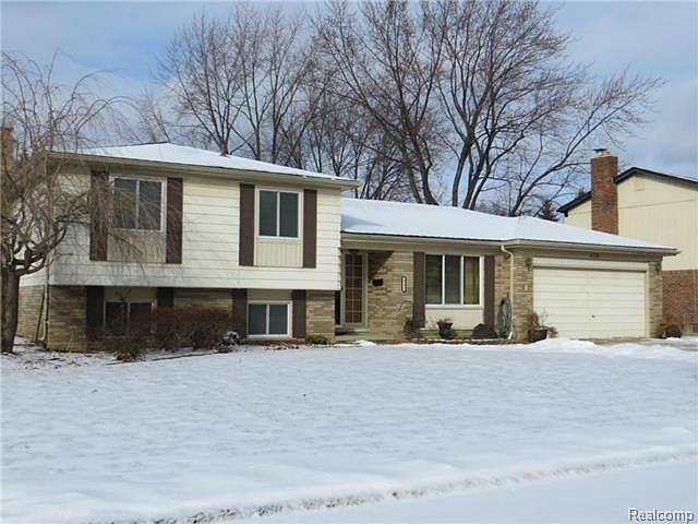 1st image of 4231 Cambridge Crescent Dr